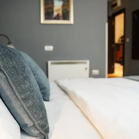 מלון Boutique Aviator